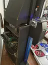 La máquina por detrás, con el cableado a la vista